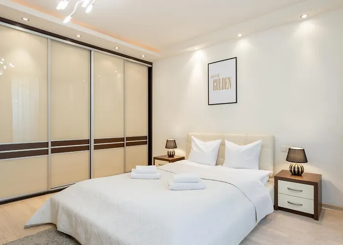 Close-central - Great Location- Big And Charming - Grzybowska 5 * Varsó