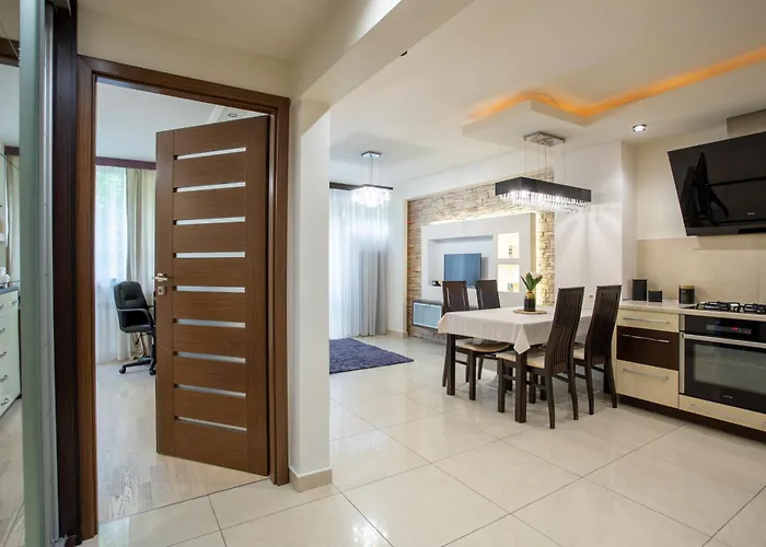 Close-central - Great Location- Big And Charming - Grzybowska 5 Varsó