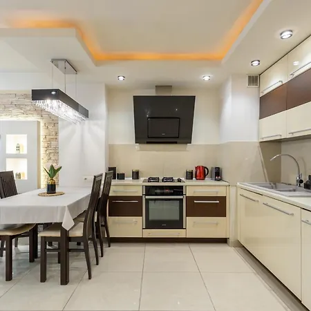 - Great Location- Big And Charming - Grzybowska 5 바르샤바