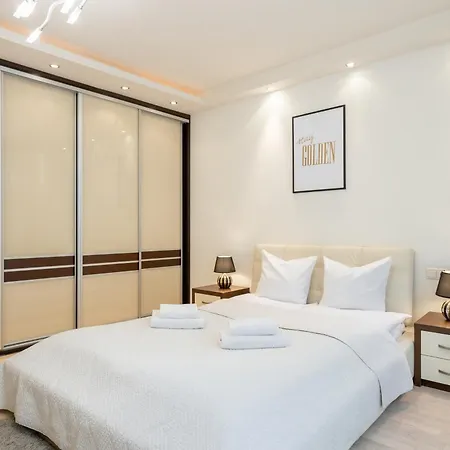 - Great Location- Big And Charming - Grzybowska 5 * Varşova